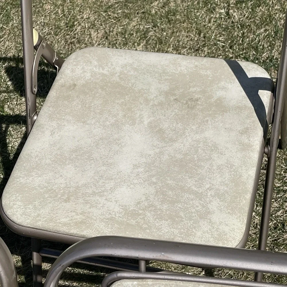 Samsonite between has grey